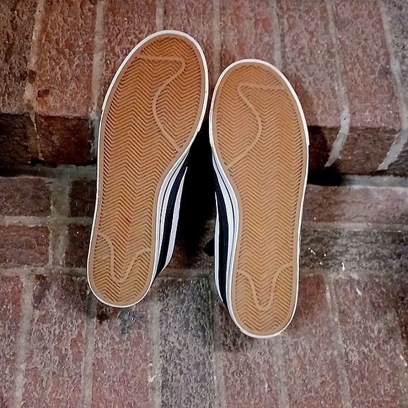 Men's Nike Shoes - Picture 3 of 3